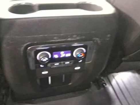 Used 2022 Chevrolet Suburban High Country AWD/4WD image 27