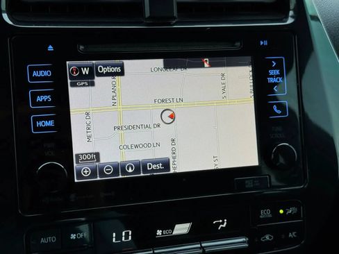 Used 2018 Toyota Prius Three Touring FWD image 32