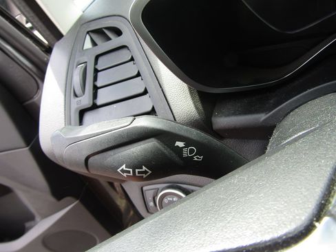 Used 2018 Ford C-MAX SE FWD image 9