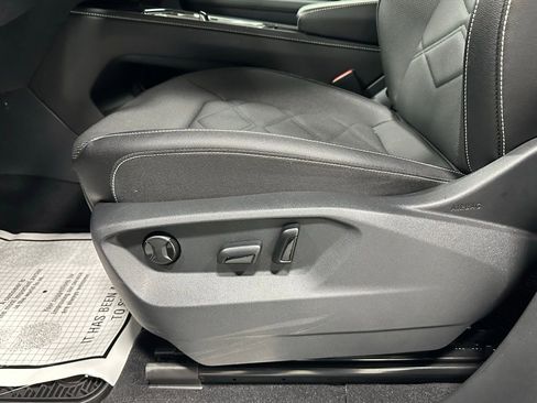 Used 2025 Volkswagen Atlas SE image 12