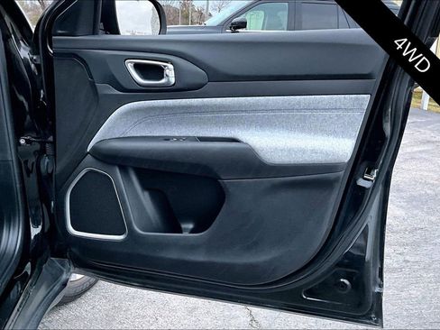 Used 2024 Jeep Compass Latitude image 25