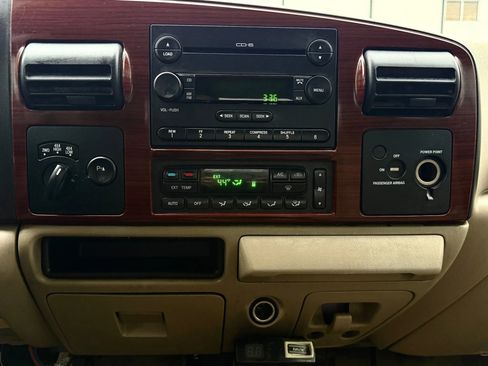 Used 2005 Ford F250 XL image 25