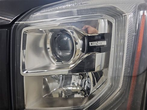 Used 2016 GMC Yukon XL Denali image 38