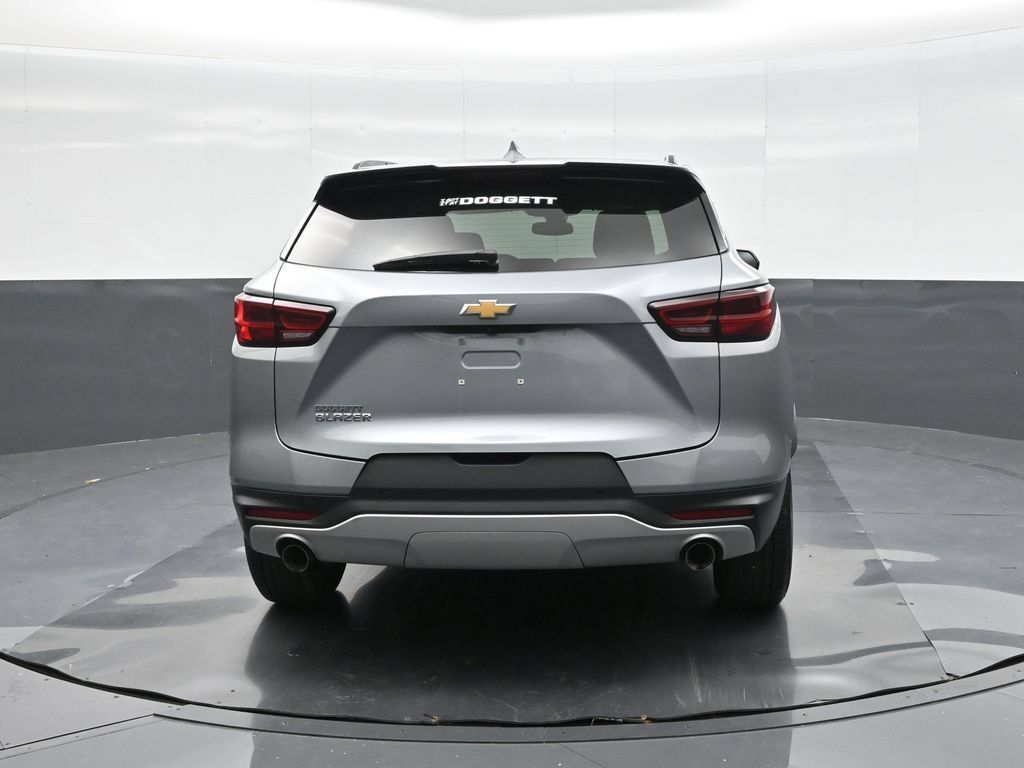 Used 2024 Chevrolet Blazer LT w/ Convenience Package FWD image 11