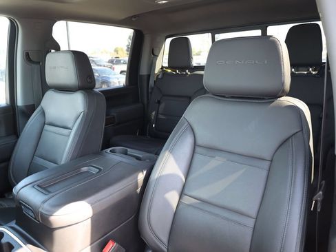 Used 2021 GMC Sierra 3500 Denali w/ Denali Ultimate Package AWD/4WD image 17