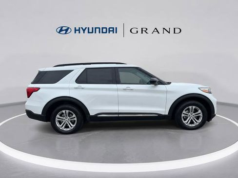 Used 2023 Ford Explorer XLT w/ Equipment Group 202A RWD image 4