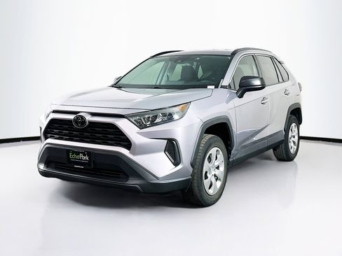 Used 2020 Toyota RAV4 LE image 3