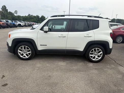 Used 2016 Jeep Renegade Latitude FWD image 2
