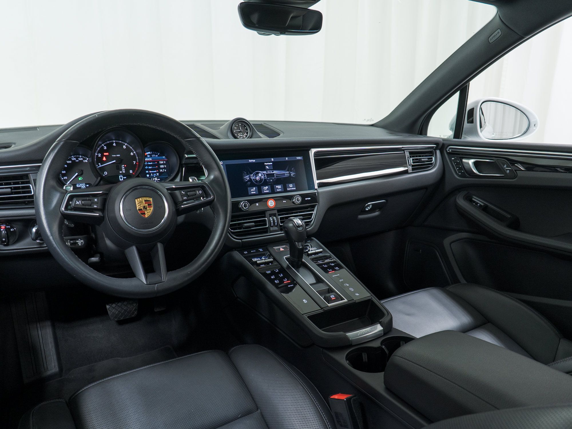 Certified 2023 Porsche Macan AWD/4WD image 20