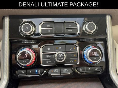 Used 2021 GMC Yukon Denali w/ Denali Ultimate Package AWD/4WD image 8