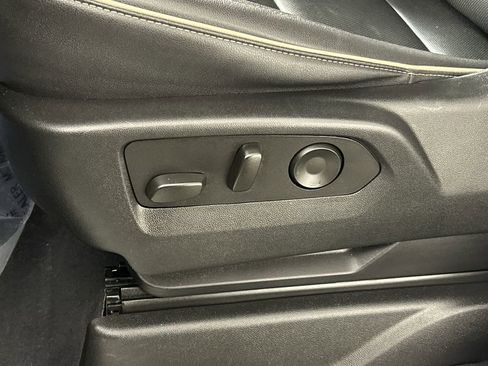 Used 2023 Chevrolet Suburban Premier image 20