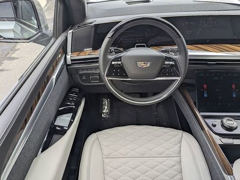 Certified 2026 Cadillac Escalade Platinum Sport w/ LPO, ONYX Package AWD/4WD image 16