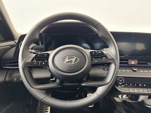Used 2025 Hyundai Elantra SEL FWD image 18