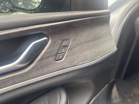 Used 2021 Jeep Grand Cherokee L Limited AWD/4WD image 9