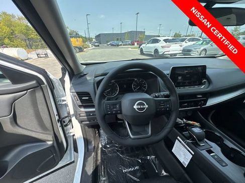 Certified 2026 Nissan Rogue SV AWD/4WD image 14