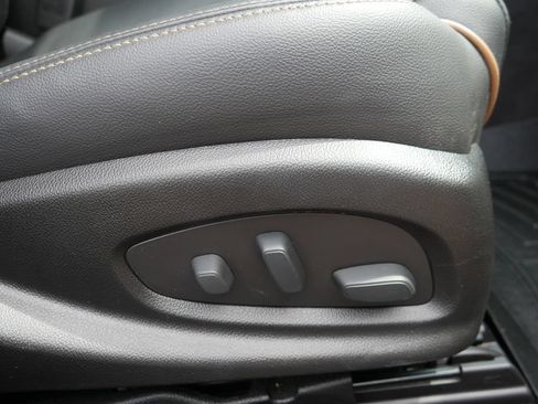 Used 2017 Chevrolet Impala Premier w/ Enhanced Convenience Package FWD image 11