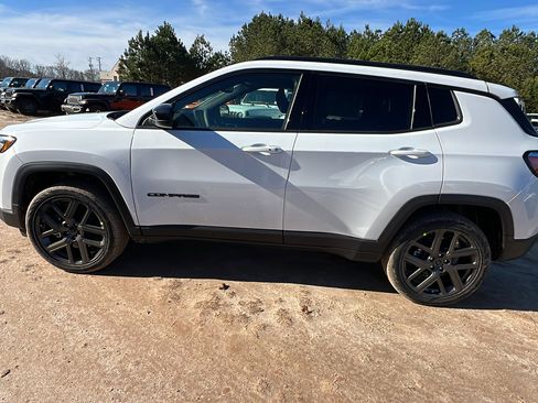 New 2026 Jeep Compass Latitude image 11