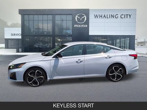 Used 2023 Nissan Altima 2.5 SR FWD image 5