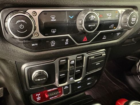 Used 2025 Jeep Wrangler Unlimited Sport AWD/4WD image 33