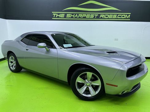 Used 2018 Dodge Challenger SXT RWD image 1