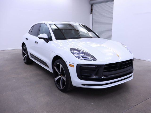 Certified 2024 Porsche Macan AWD/4WD image 8
