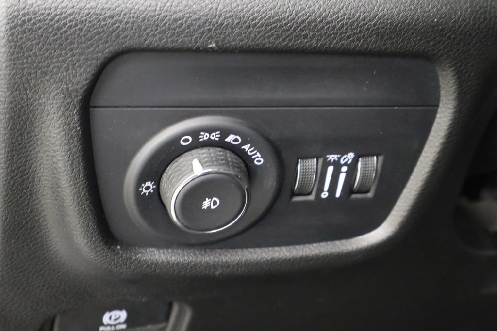 Used 2025 Jeep Grand Cherokee Limited AWD/4WD image 23