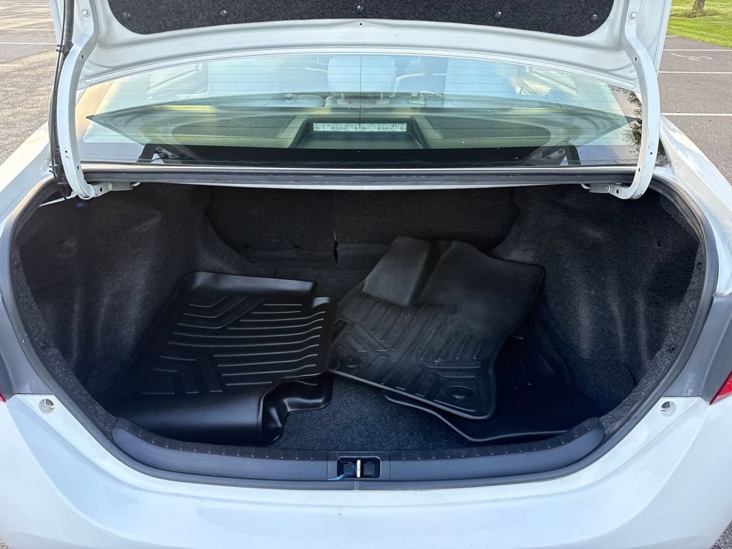 Used 2016 Toyota Corolla LE FWD image 11