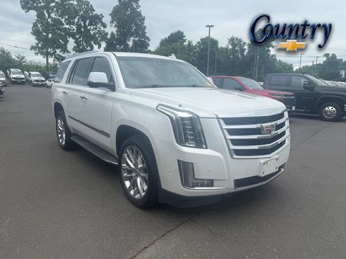 Used 2018 Cadillac Escalade Luxury AWD/4WD image 1