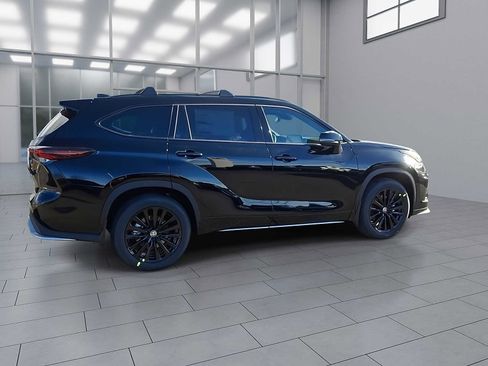 New 2026 Toyota Highlander XSE image 7