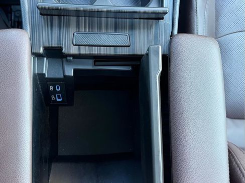 Used 2023 Toyota Sienna Platinum image 14