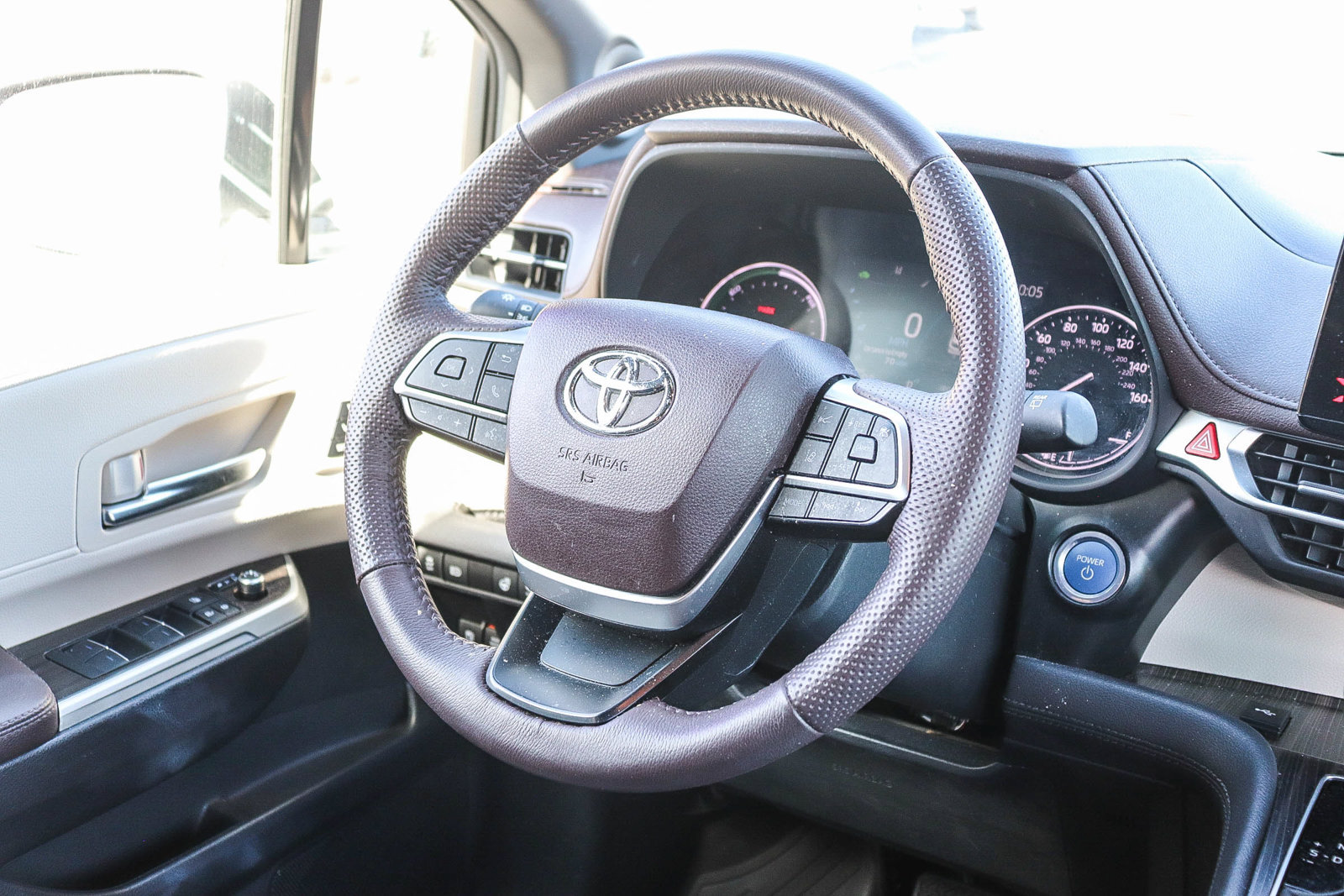 Certified 2024 Toyota Sienna Platinum FWD image 16