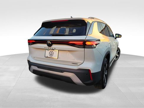 New 2026 Volkswagen Tiguan SE image 6