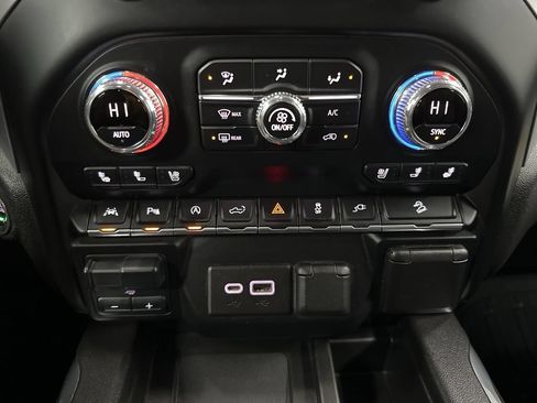 Used 2021 GMC Sierra 1500 SLT w/ SLT Premium Plus Package AWD/4WD image 27