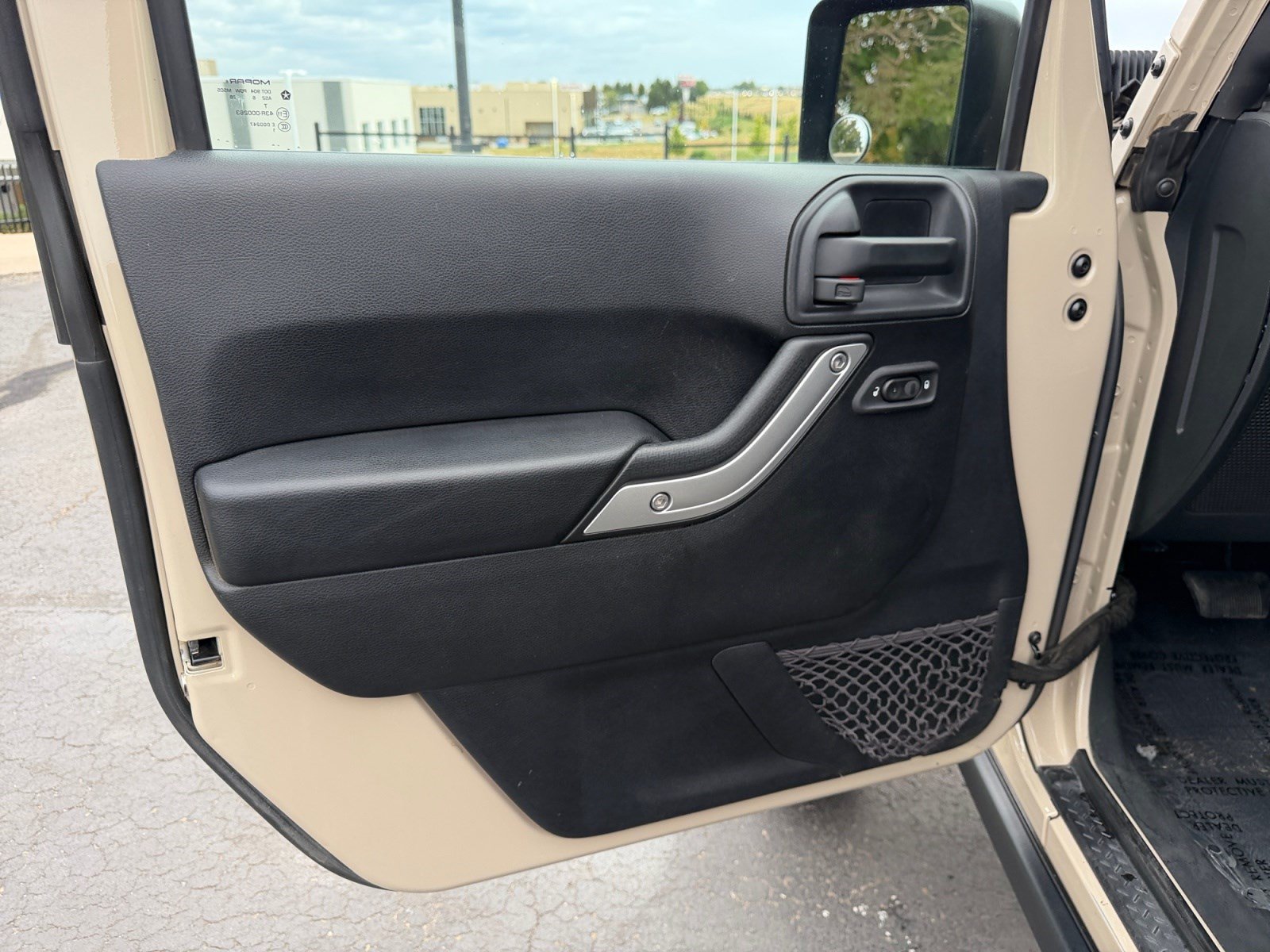 Used 2016 Jeep Wrangler Unlimited Rubicon w/ Connectivity Group AWD/4WD image 13