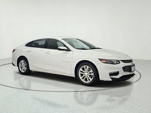 Used 2017 Chevrolet Malibu LT FWD image 8
