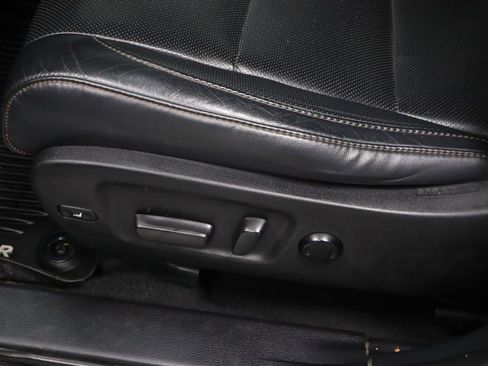 Used 2019 Toyota Highlander Limited AWD/4WD image 25