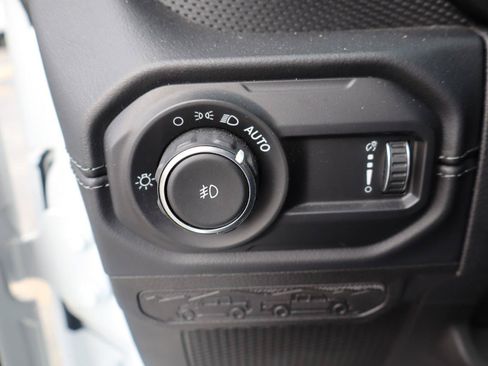 Used 2026 Jeep Wrangler Unlimited Rubicon AWD/4WD image 18