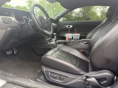 Used 2022 Ford Mustang Premium RWD image 9