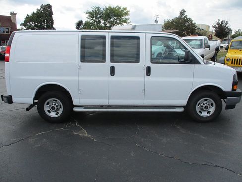 Used 2024 GMC Savana 2500 w/ Driver Convenience Package image 4
