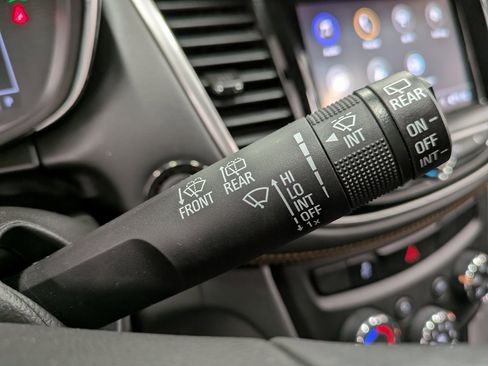 Used 2022 Chevrolet Trax LT w/ LT Convenience Package image 19