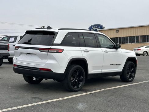 Used 2023 Jeep Grand Cherokee Altitude image 9