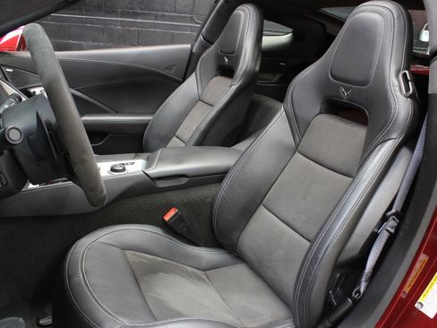 Used 2018 Chevrolet Corvette Stingray Coupe image 35