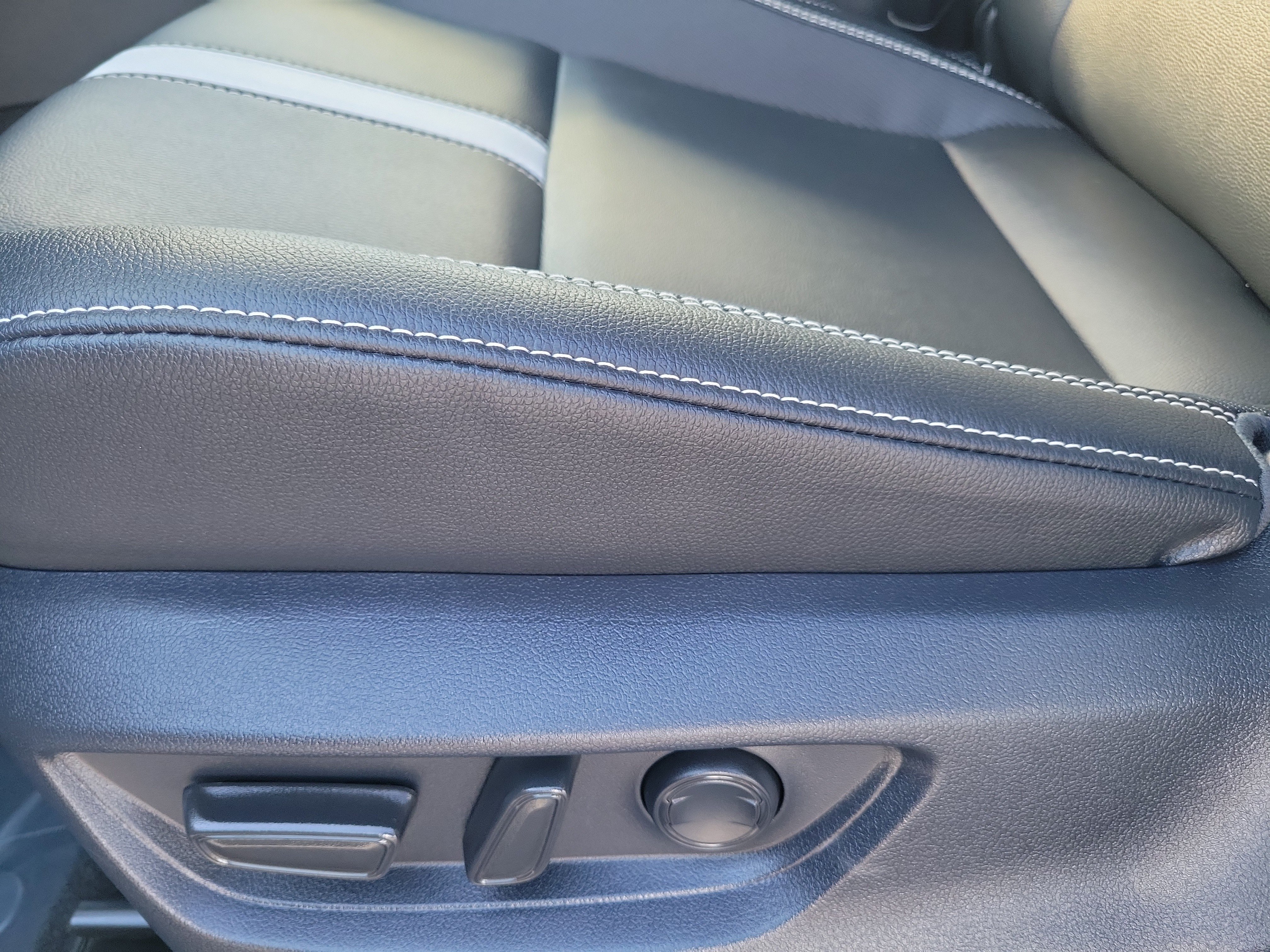Used 2026 Toyota Camry SE FWD image 13