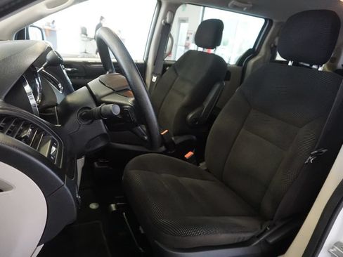 Used 2020 Dodge Grand Caravan SE FWD image 13