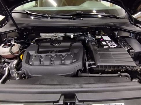 Used 2020 Volkswagen Tiguan S image 9