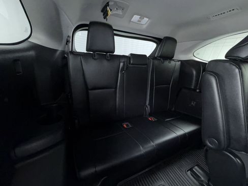 Used 2022 Toyota Highlander XLE AWD/4WD image 17