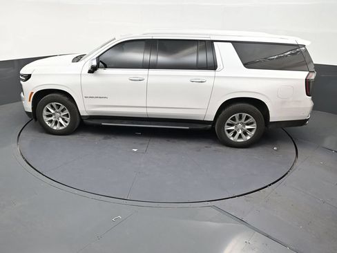 Used 2025 Chevrolet Suburban Premier RWD image 12
