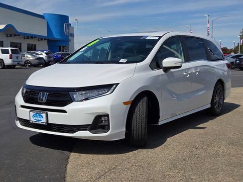 Certified 2026 Honda Odyssey Touring image 8