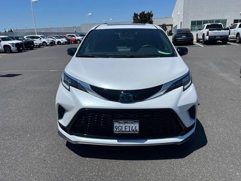 Used 2023 Toyota Sienna XSE AWD/4WD image 2