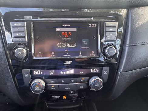 Used 2019 Nissan Rogue SV image 17